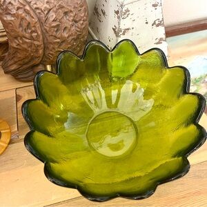 Vintage Large Centerpiece Blenko green glass 8 petal Lotus flower bowl